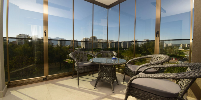 Cam Balkon